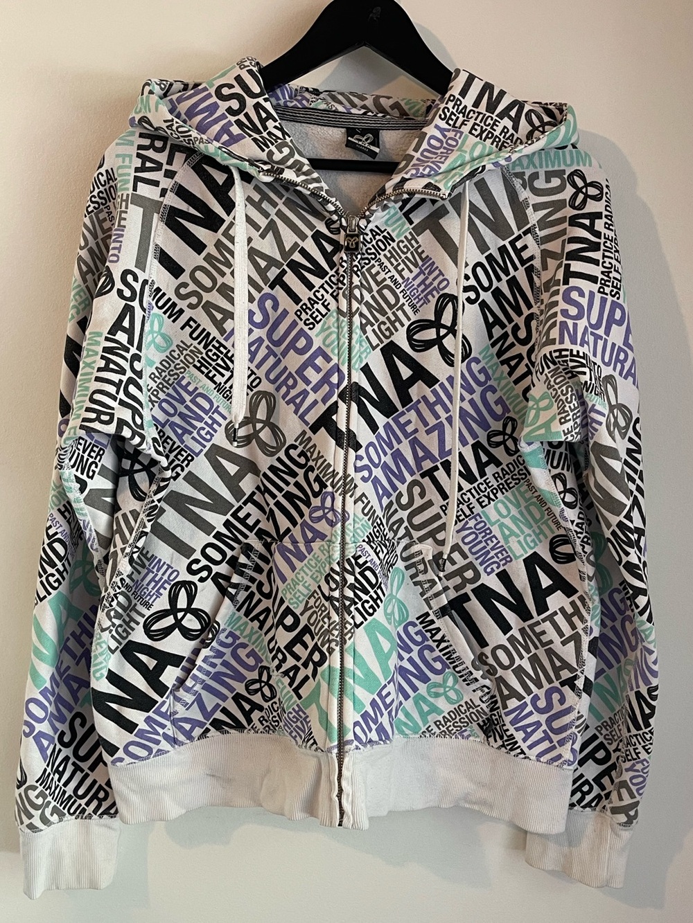 TNA Aritzia Vintage Graphic Print All-Over Logo Full Zip Hoodie Size XL